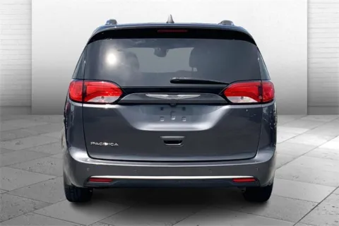 Another view of 2018 Chrysler Pacifica Touring L for sale in Independence, MO at Cable Dahmer Buick GMC of Independence