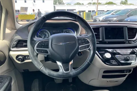 More photos of 2018 Chrysler Pacifica Touring L at Cable Dahmer Buick GMC of Independence, MO