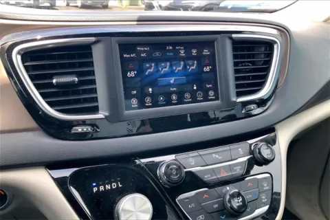 More photos of 2018 Chrysler Pacifica Touring L at Cable Dahmer Buick GMC of Independence, MO