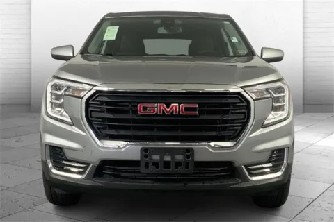 Photos of 2024 GMC Terrain SLE for sale in Independence, MO at Cable Dahmer Buick GMC of Independence