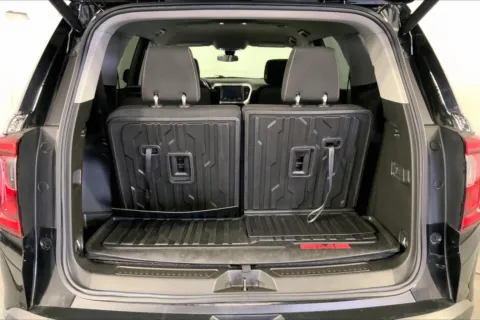 More photos of 2023 GMC Acadia SLE at Cable Dahmer Buick GMC of Independence, MO
