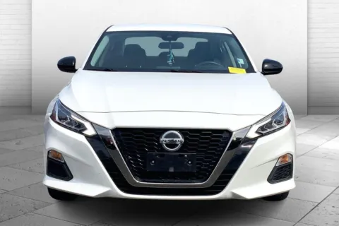 Photos of 2022 Nissan Altima 2.5 SR for sale in Independence, MO at Cable Dahmer Buick GMC of Independence