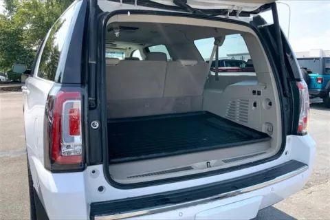 More photos of 2016 GMC Yukon XL Denali at Cable Dahmer Buick GMC of Independence, MO