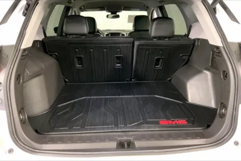 More photos of 2024 GMC Terrain SLT at Cable Dahmer Buick GMC of Independence, MO