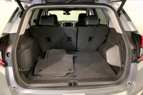 More photos of 2024 GMC Terrain SLT at Cable Dahmer Buick GMC of Independence, MO