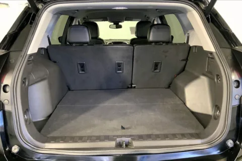 More photos of 2024 GMC Terrain SLT at Cable Dahmer Buick GMC of Independence, MO