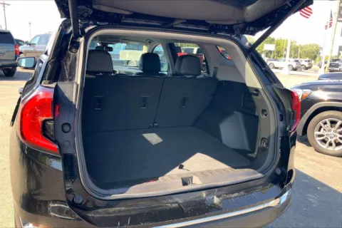 More photos of 2024 GMC Terrain SLT at Cable Dahmer Buick GMC of Independence, MO