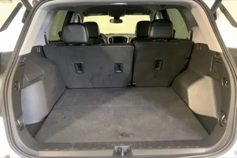 More photos of 2024 GMC Terrain SLT at Cable Dahmer Buick GMC of Independence, MO