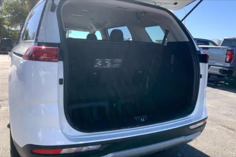 More photos of 2023 Kia Carnival LX at Cable Dahmer Buick GMC of Independence, MO
