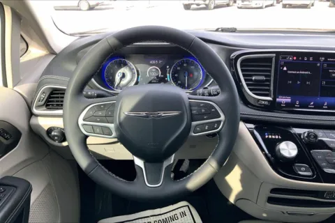 More photos of 2023 Chrysler Pacifica Touring L at Cable Dahmer Buick GMC of Independence, MO