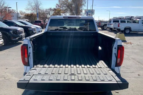 More photos of 2022 GMC Sierra 1500 SLT at Cable Dahmer Buick GMC of Independence, MO
