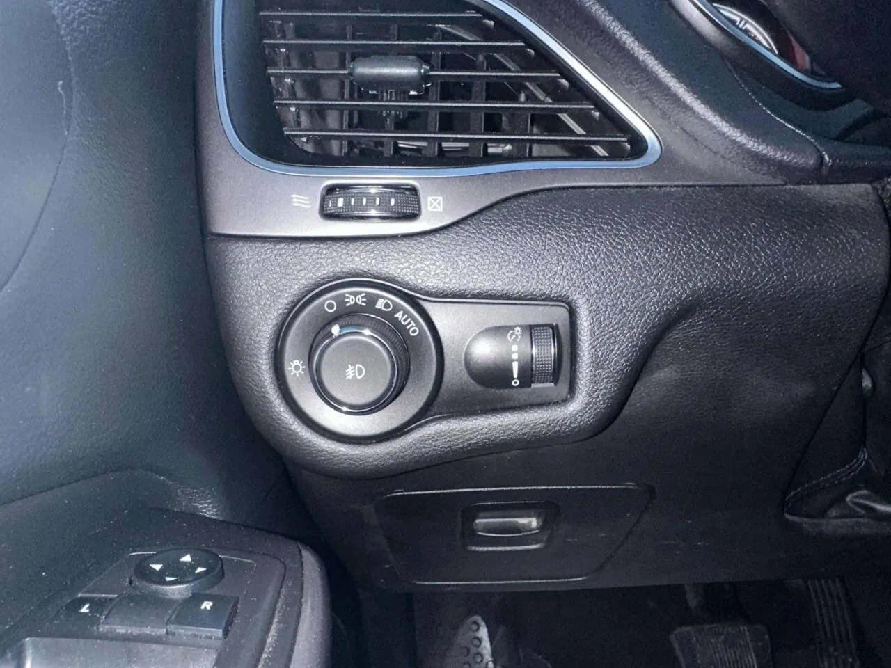 2019 Jeep Cherokee Latitude - Photo 27