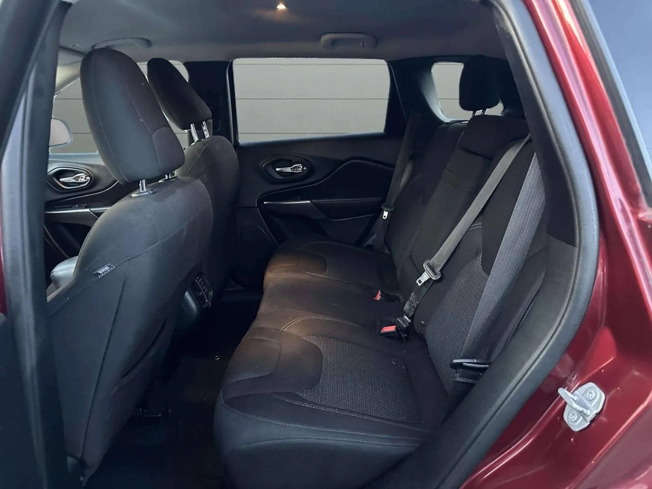 2019 Jeep Cherokee Latitude - Photo 18