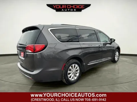 More photos of 2019 Chrysler Pacifica Touring L at Your Choice Autos - Crestwood, IL