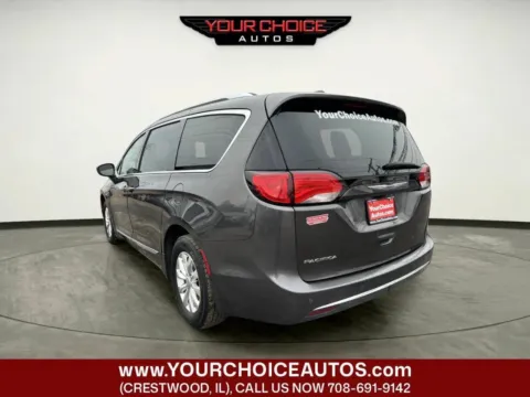 Another view of 2019 Chrysler Pacifica Touring L for sale in Crestwood, IL at Your Choice Autos - Crestwood