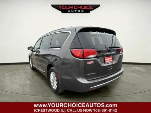 Another view of 2019 Chrysler Pacifica Touring L for sale in Crestwood, IL at Your Choice Autos - Crestwood