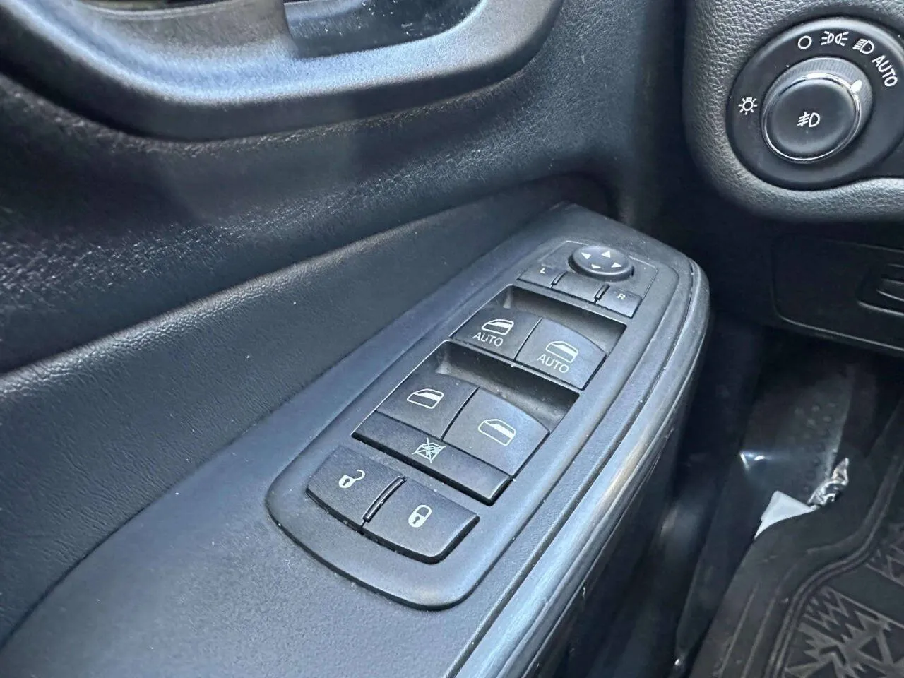 2015 Jeep Cherokee Limited - Photo 28