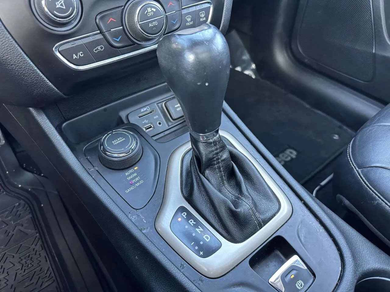 2015 Jeep Cherokee Limited - Photo 31