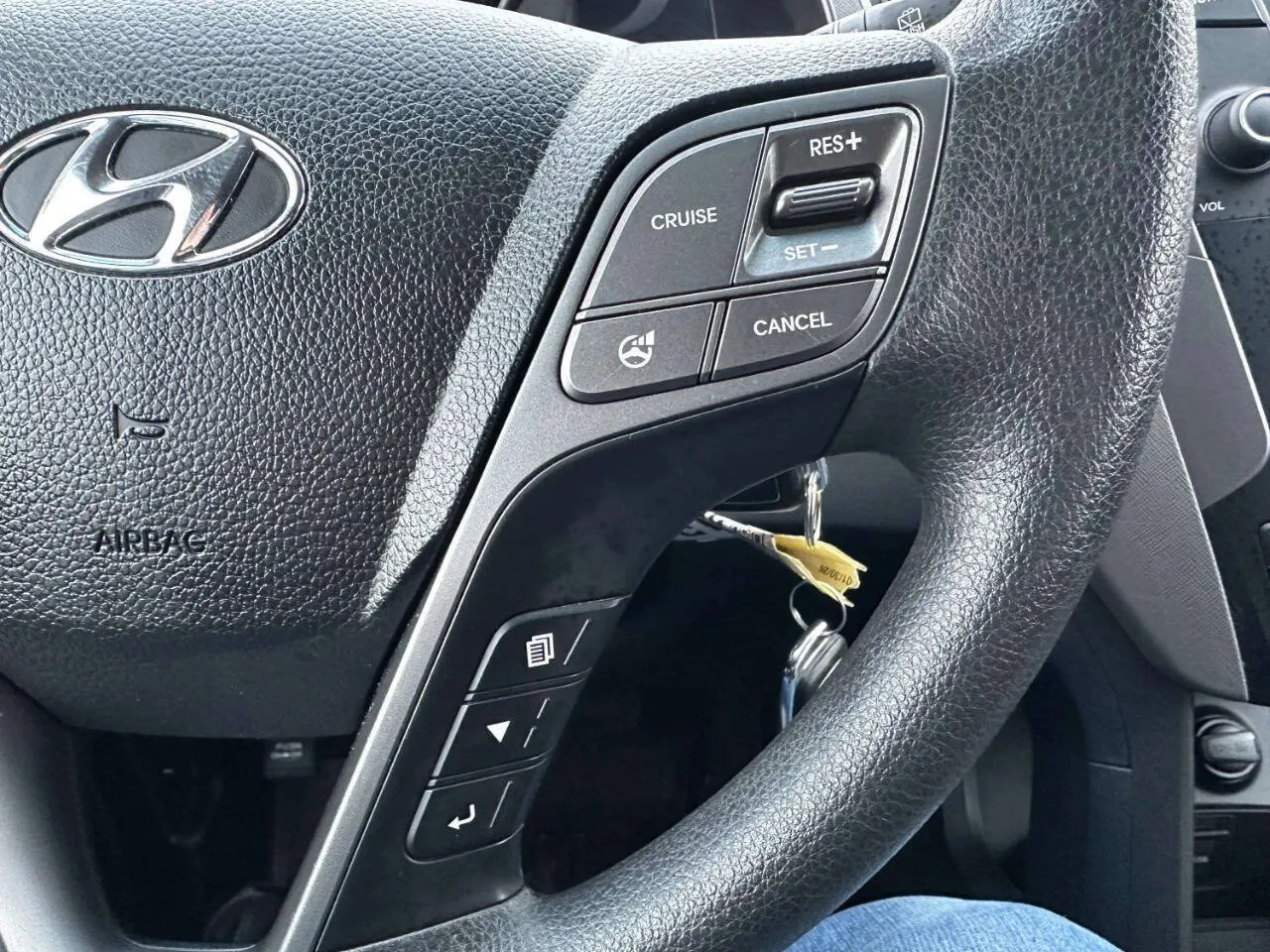 2016 Hyundai Santa Fe SE - Photo 25