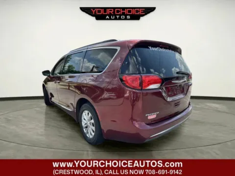 Another view of 2017 Chrysler Pacifica Touring-L for sale in Crestwood, IL at Your Choice Autos - Crestwood