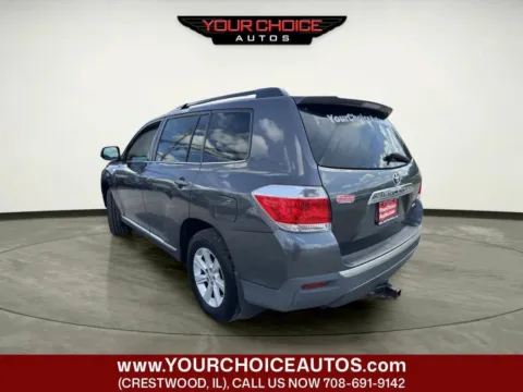 Another view of 2013 Toyota Highlander Plus AWD 4dr SUV for sale in Crestwood, IL at Your Choice Autos - Crestwood