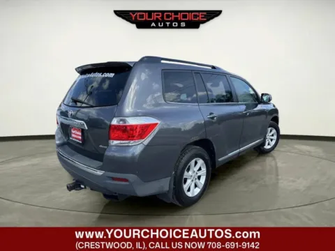 More photos of 2013 Toyota Highlander Plus AWD 4dr SUV at Your Choice Autos - Crestwood, IL