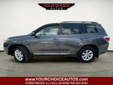 Photos of 2013 Toyota Highlander Plus AWD 4dr SUV for sale in Crestwood, IL at Your Choice Autos - Crestwood