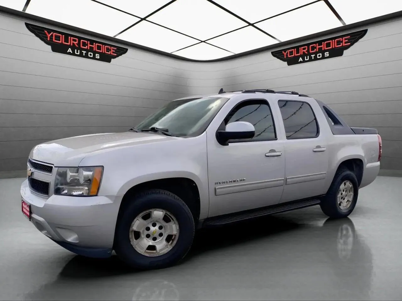 Silver 2011 Chevrolet Avalanche LS for sale in Crestwood, IL