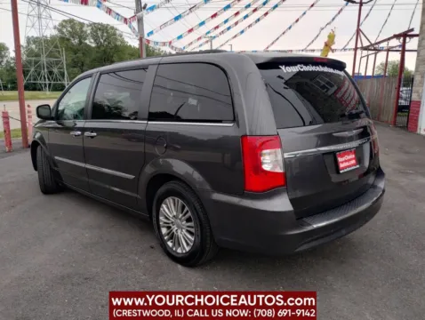 Another view of 2015 Chrysler Town & Country Touring-L for sale in Crestwood, IL at Your Choice Autos - Crestwood