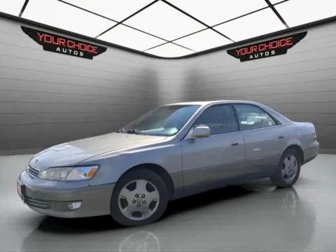 Gray 2000 Lexus ES 300 Base 4dr Sedan for sale in Crestwood, IL