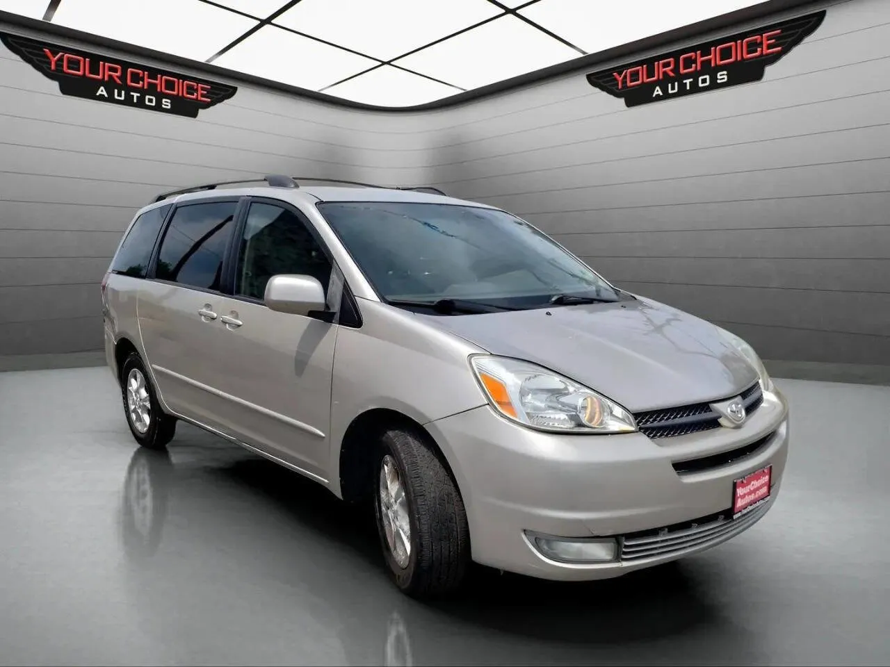 Silver 2005 Toyota Sienna XLE 7 Passenger AWD 4dr Mini Van for sale in Crestwood, IL