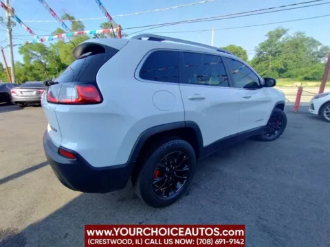 More photos of 2019 Jeep Cherokee Latitude at Your Choice Autos - Crestwood, IL
