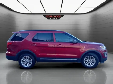 More photos of 2017 Ford Explorer XLT at Your Choice Autos - Crestwood, IL