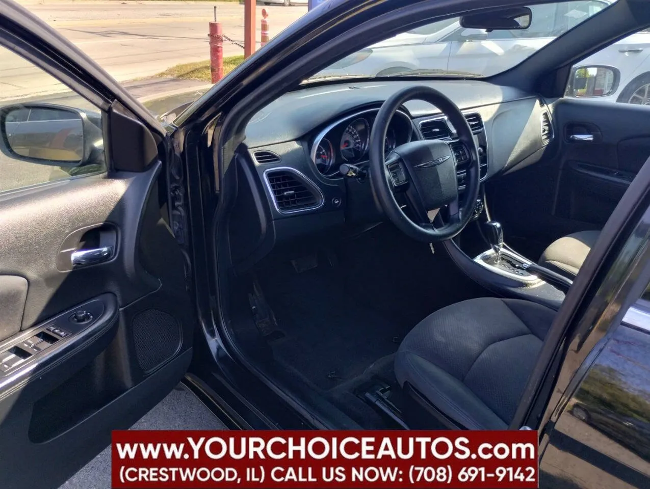 2014 Chrysler 200 LX - Photo 13