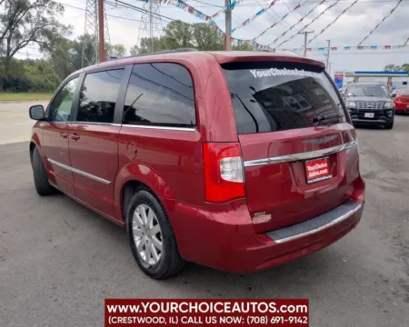 Another view of 2015 Chrysler Town & Country Touring for sale in Crestwood, IL at Your Choice Autos - Crestwood