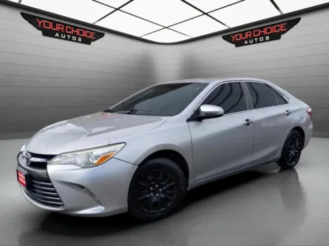 Silver 2015 Toyota Camry LE 4dr Sedan for sale in Crestwood, IL