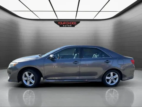 Photos of 2014 Toyota Camry SE 4dr Sedan for sale in Crestwood, IL at Your Choice Autos - Crestwood