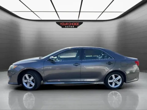 Photos of 2014 Toyota Camry SE 4dr Sedan for sale in Crestwood, IL at Your Choice Autos - Crestwood