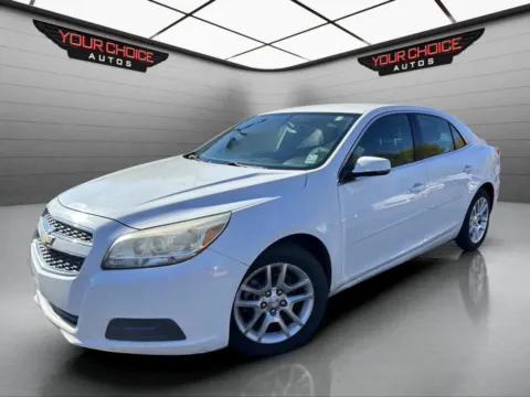 White 2013 Chevrolet Malibu LT for sale in Crestwood, IL