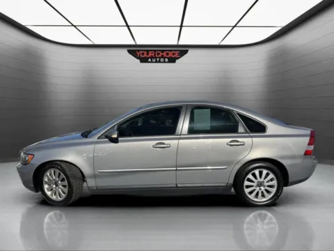 Photos of 2005 Volvo S40 2.4i 4dr Sedan for sale in Crestwood, IL at Your Choice Autos - Crestwood
