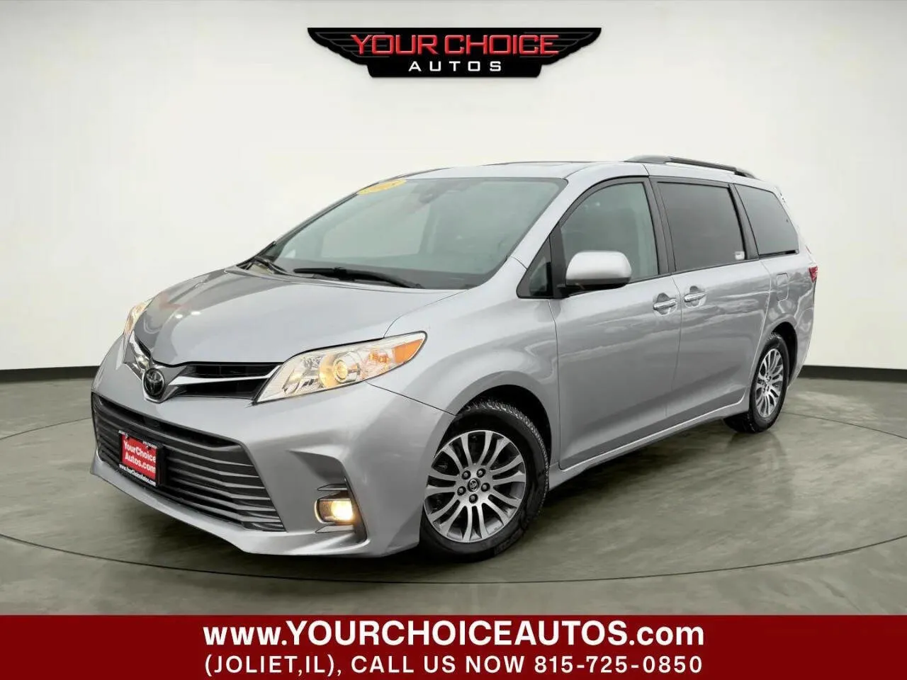 Silver 2018 Toyota Sienna XLE 8 Passenger 4dr Mini Van for sale in Joliet, IL