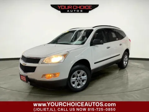 White 2011 Chevrolet Traverse LS for sale in Joliet, IL