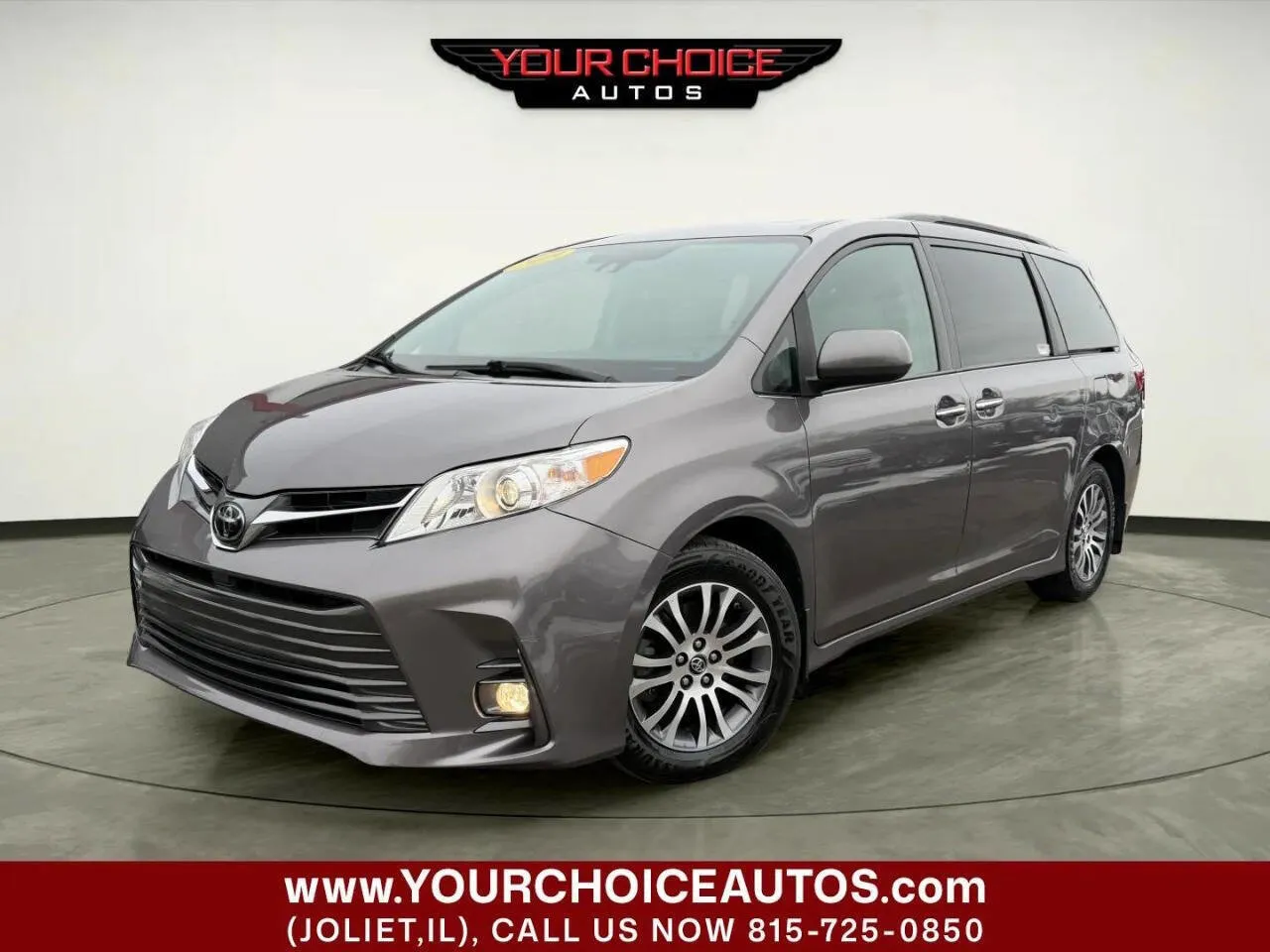 Gray 2019 Toyota Sienna XLE 8 Passenger 4dr Mini Van for sale in Joliet, IL