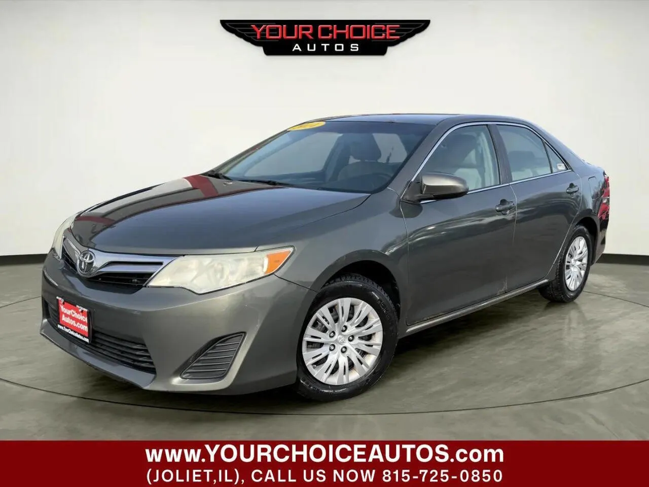 Green 2014 Toyota Camry LE 4dr Sedan for sale in Joliet, IL