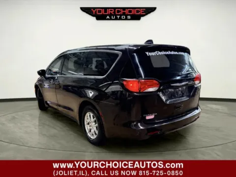Another view of 2017 Chrysler Pacifica Touring for sale in Joliet, IL at Your Choice Autos - Joliet