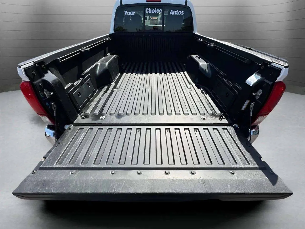 2018 Toyota Tacoma SR5 - Photo 9