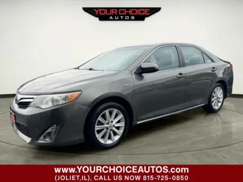Gray 2013 Toyota Camry Hybrid XLE 4dr Sedan for sale in Joliet, IL