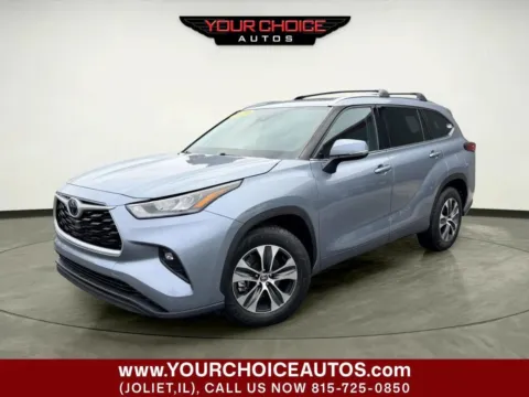 Blue 2020 Toyota Highlander XLE for sale in Joliet, IL