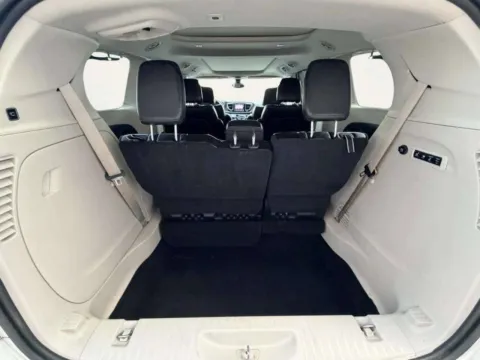More photos of 2020 Chrysler Pacifica Limited at Your Choice Autos - Joliet, IL