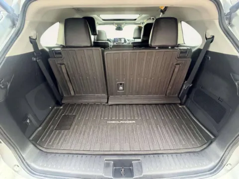 More photos of 2021 Toyota Highlander Hybrid Platinum at Your Choice Autos - Joliet, IL